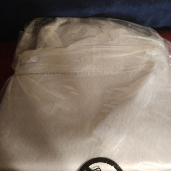 New Michael Kors LG Gramercy Satchel Lt Cream - Picture 6 of 9